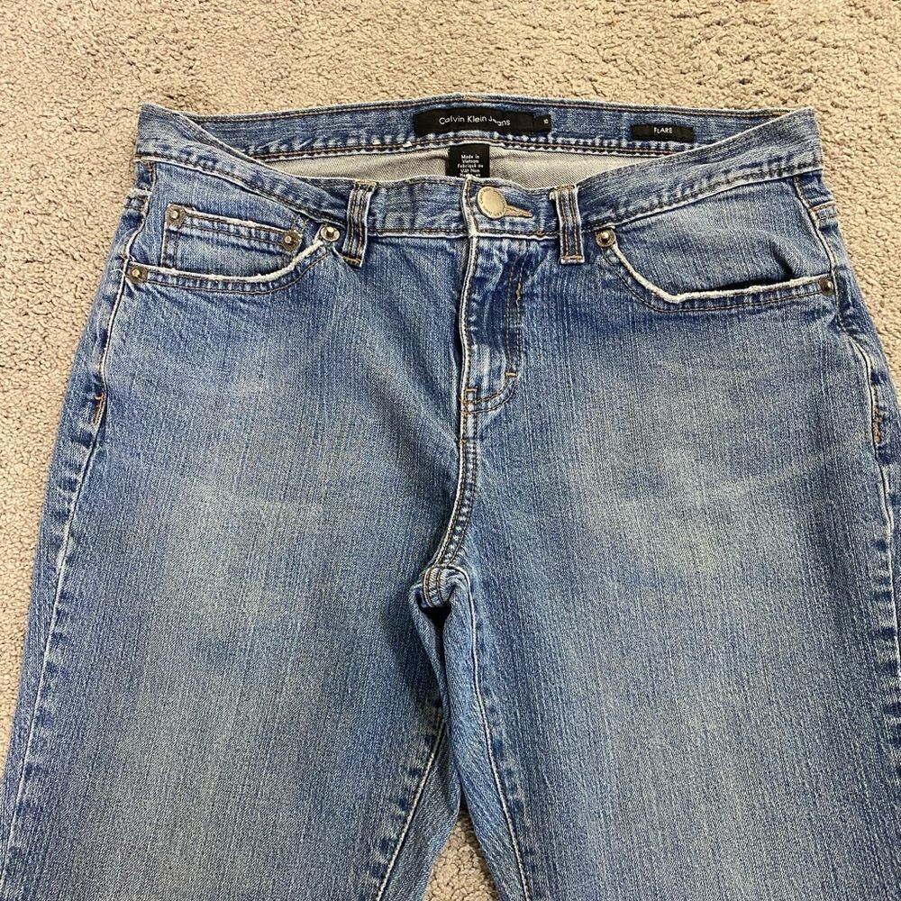 Calvin Klein Jeans Women’s Classic Light Wash Straight Leg Jeans